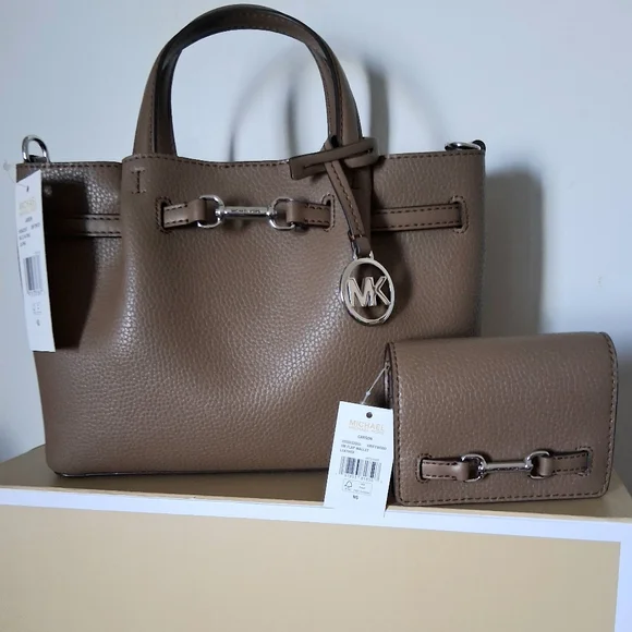Michael Kors Carson Bag & Wallet Set NWT - Picture 3 of 7